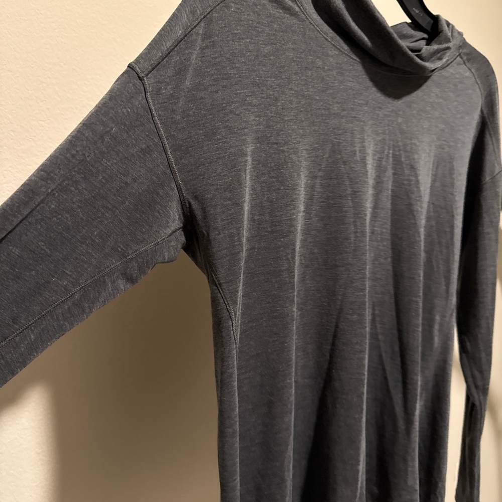 Lululemon Women's Long Sleeve Top - Picture 2 of 5